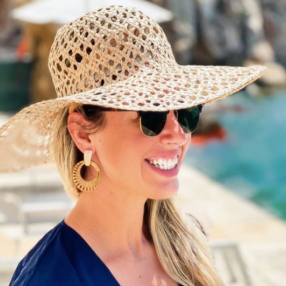 Cream Bali Button Studs - Picture 2 of 3